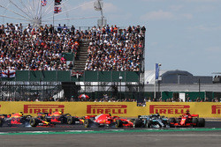 Sebastian Vettel, Ferrari SF71H, en tête au départ de la course