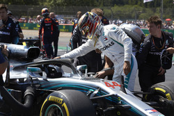 Lewis Hamilton, Mercedes AMG F1 W09, sur la grille