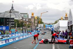 Felix Rosenqvist, Mahindra Racing, returns to the garage