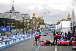 Felix Rosenqvist, Mahindra Racing, returns to the garage