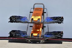 Des nez et ailerons avant de la McLaren MCL33