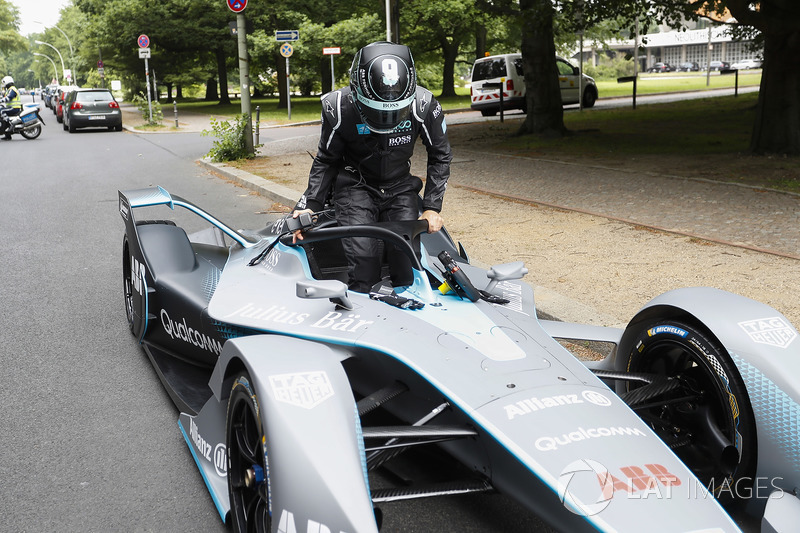 Kampiun Formula 1, Nico Rosberg masuk ke kokpit mobil baru Formula E