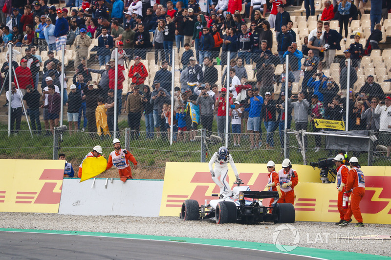 Lance Stroll, Williams Racing, keluar dari mobil
