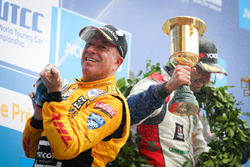 Podium: Tom Coronel, Roal Motorsport, Chevrolet RML Cruze TC1