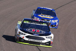 Kevin Harvick, Stewart-Haas Racing Ford, Chase Elliott, Hendrick Motorsports Chevrolet