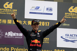 Podium : le vainqueur Dan Ticktum, Motopark with VEB, Dallara Volkswagen