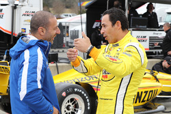 Helio Castroneves, Team Penske Chevrolet, Tony Kanaan, A.J. Foyt Enterprises Chevrolet