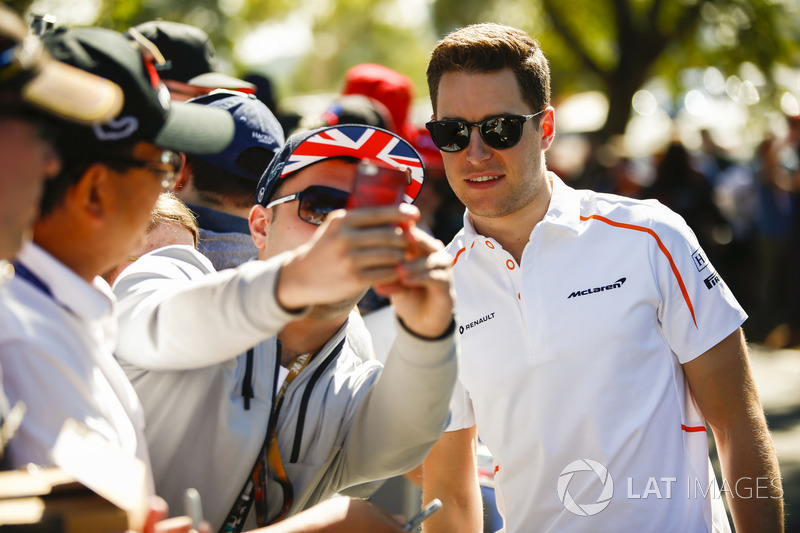 Stoffel Vandoorne, McLaren, has his photo taken with a fan