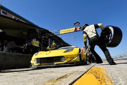 #3 Corvette Racing Chevrolet Corvette C7.R, GTLM: Antonio Garcia, Jan Magnussen, Mike Rockenfeller pit stop