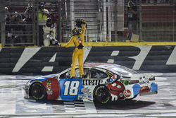 Race winner Kyle Busch, Joe Gibbs Racing, Toyota Camry M&M's Red White & Blue