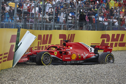 Sebastian Vettel, Ferrari SF71H, crashes out of the race