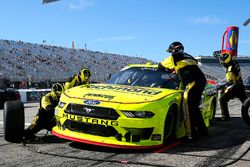 Brad Keselowski, Team Penske, Ford Mustang Menards/Richmond pit stop