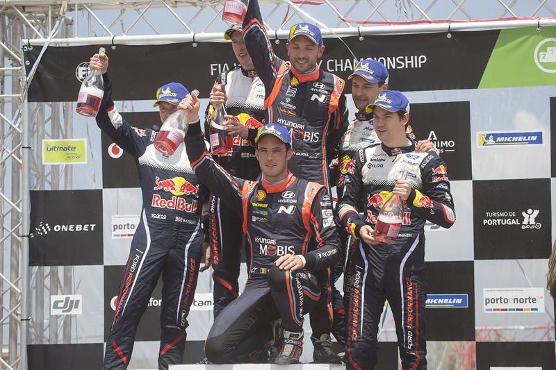 Podio: i vincitori Thierry Neuville, Nicolas Gilsoul, Hyundai Motorsport, al secondo posto Elfyn Evans, Daniel Barritt, M-Sport