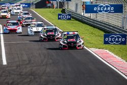 Yann Ehrlacher, ALL-INKL.COM Münnich Motorsport Honda Civic Type R TCR leads