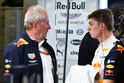 Спортивный консультант Red Bull Хельмут Марко и гонщик Red Bull Racing Макс Ферстаппен