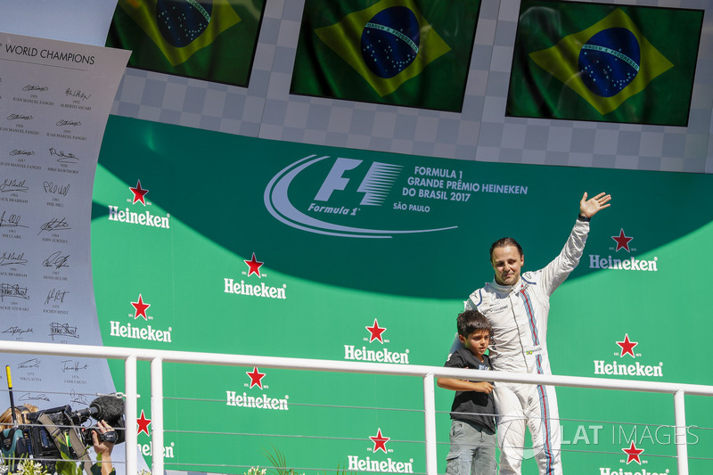 Felipe Massa, Williams, on the podium with his son Felipinho, at his last home race