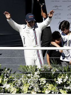 Felipe Massa, Williams, oğlu Felipinho Massa ile son Brezilya GP'sini kutluyor