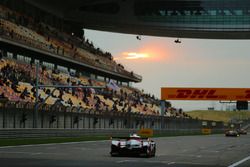 #8 Toyota Gazoo Racing Toyota TS050-Hybrid: Sébastien Buemi, Anthony Davidson, Kazuki Nakajima