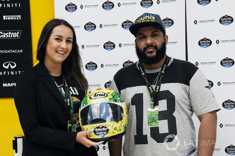 Alessandra Valllini, Ayrton Senna Foundation con una edición especial de su casco diseñada por Shock Maravillha