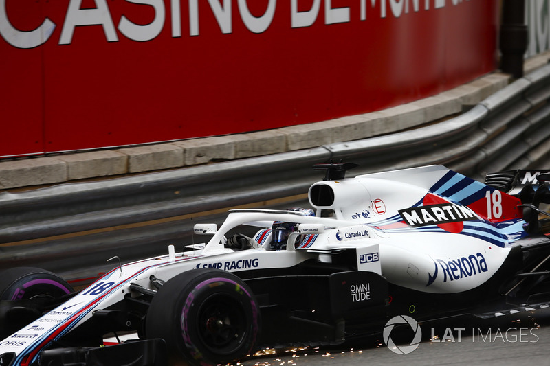 Lance Stroll, Williams FW41, drives with damage front wing