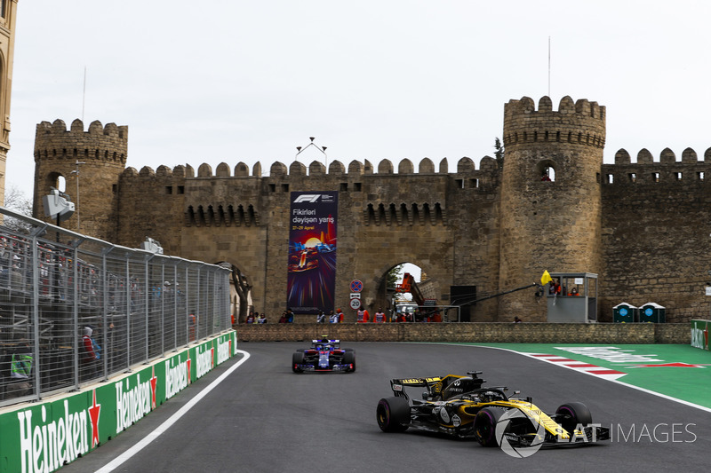 Nico Hulkenberg, Renault Sport F1 Team R.S. 18, Pierre Gasly, Toro Rosso STR13 Honda