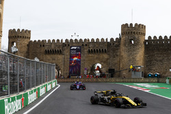 Нико Хюлькенберг, Renault Sport F1 Team RS18, и Пьеро Гасли, Scuderia Toro Rosso STR13