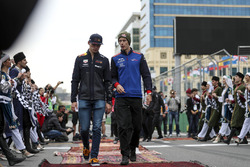 Max Verstappen, Red Bull Racing and Brendon Hartley, Scuderia Toro Rosso on the drivers parade