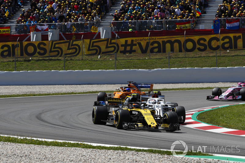 Carlos Sainz Jr., Renault Sport F1 Team R.S. 18, Marcus Ericsson, Sauber C37 e Fernando Alonso, McLaren MCL33
