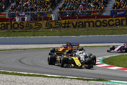 Carlos Sainz Jr., Renault Sport F1 Team R.S. 18, Marcus Ericsson, Sauber C37 and Fernando Alonso, McLaren MCL33