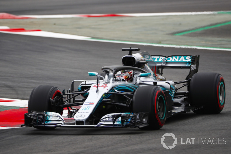 Lewis Hamilton voltou a mostrar força e conquistou a pole position para a prova deste domingo.