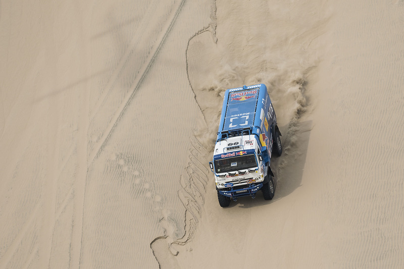 #500 Team Kamaz Master: Eduard Nikolaev, Evgeny Yakovlev, Vladimir Rybakov