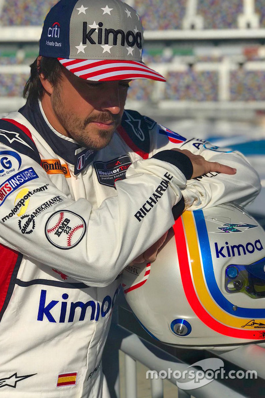 Fernando Alonso, United Autosports posa durante una sesión de fotos