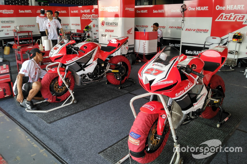 Motor Andi Gilang dan Irfan Ardiansyah, Astra Honda Racing Team