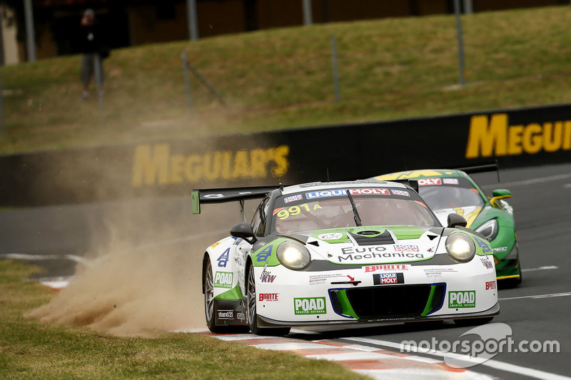 #991 Craft Bamboo Racing Porsche 911 GT3 R: Earl Bamber, Kevin Estre, Laurens Vanthoor