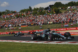 Lewis Hamilton, Mercedes-AMG F1 W09 leads at the start of the race