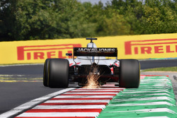Romain Grosjean, Haas F1 Team VF-18 fait des étincelles