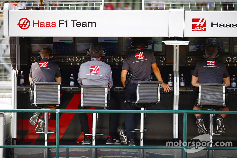 Pit wall Haas F1 Team
