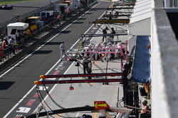 Sergey Sirotkin, Williams FW41 pit stop