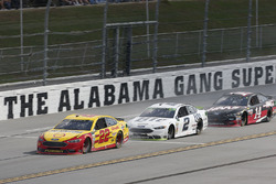 Joey Logano, Team Penske Ford, Brad Keselowski, Team Penske Ford, Clint Bowyer, Stewart-Haas Racing