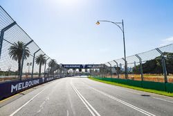 Detalles del circuito durante la caminata de pista de equipo