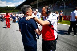 Masashi Yamamoto, manager de Honda Motorsport, et Frederic Vasseur, directeur de Sauber