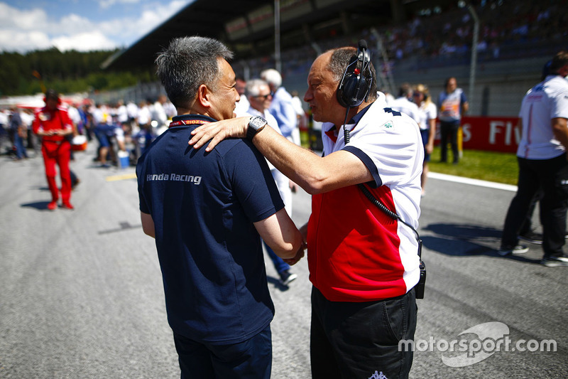 Masashi Yamamoto, manager de Honda Motorsport, et Frederic Vasseur, directeur de Sauber