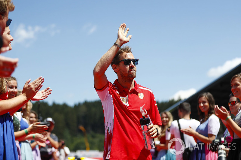 Sebastian Vettel, Ferrari, nella drivers parade