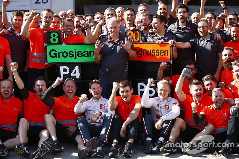 Haas F1 Team group photo