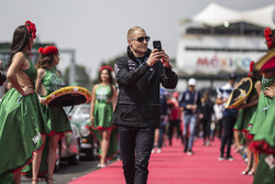 Valtteri Bottas, Mercedes AMG F1 on the drivers parade