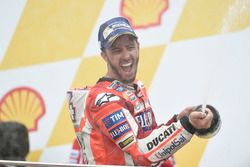 Podium : le vainqueur Andrea Dovizioso, Ducati Team