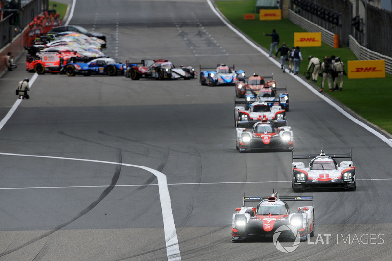 Atmosphere on the starting grid