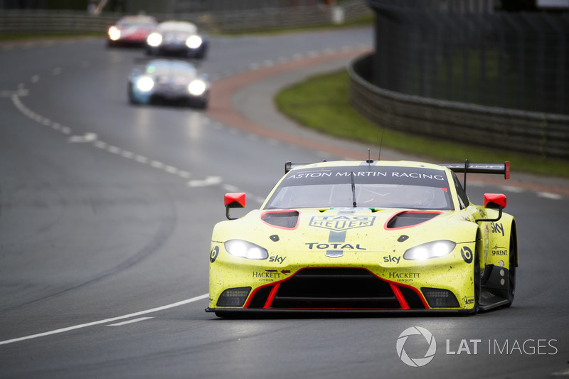 Победившая в прошлом марафоне Aston Martin Racing в этот раз не блистала