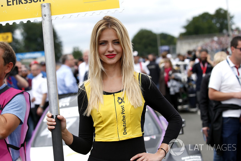 La grid girl di Joel Eriksson, BMW Team RBM