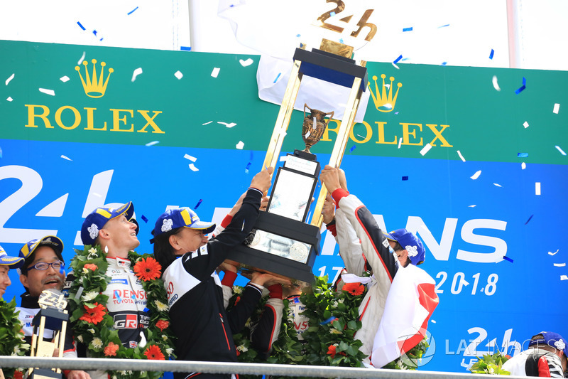 Overall podium: winners Sébastien Buemi, Kazuki Nakajima, Fernando Alonso, Toyota Gazoo Racing